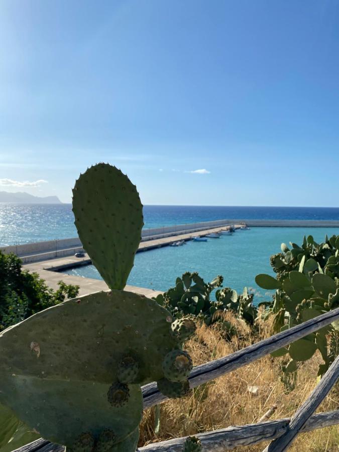 Casa Vacanze Il Girasole Balestrate Exterior photo